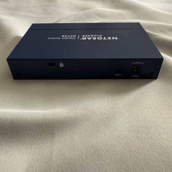 Netgear ProSafe GS108v4 8 Port Gigabit Desktop Ethernet Unmanaged Switch ProSafe - Picture 11 of 13